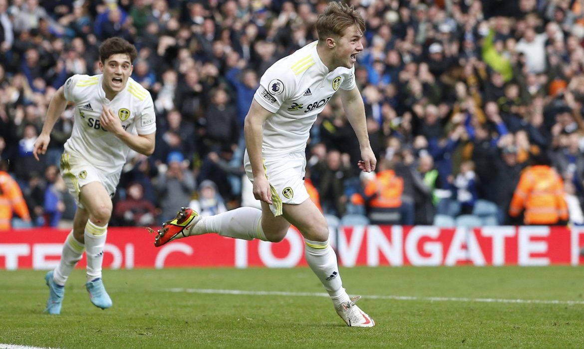 Leeds in Joe Gelhardt contract talks