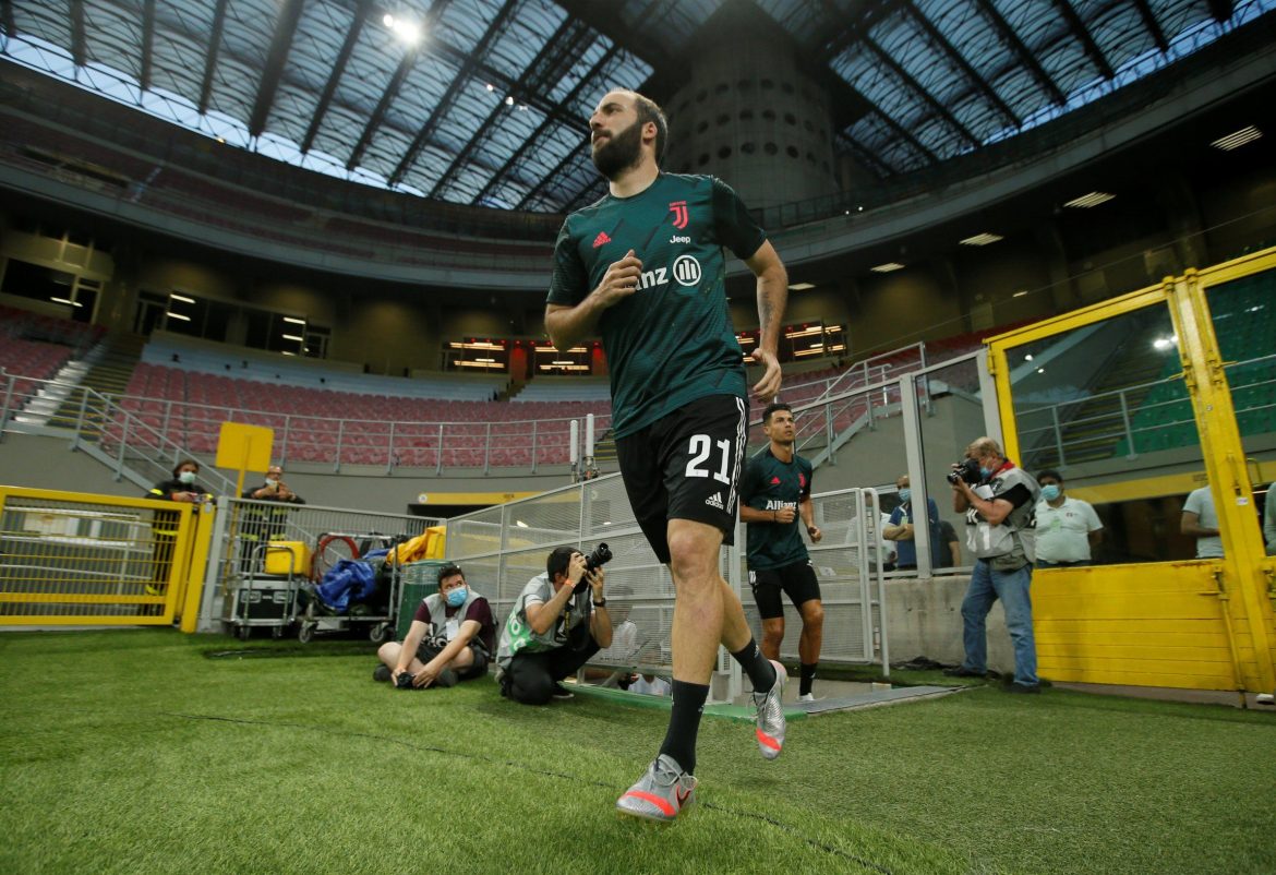 West Ham news: Hammers set to battle Aston Villa for Gonzalo Higuain